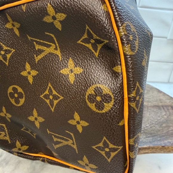 Louis Vuitton Monogram Speedy 25 Handbag - Picture 7 of 11